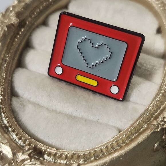 Red and Gray Heart Pin Etch A Sketch - Picture 2 of 4